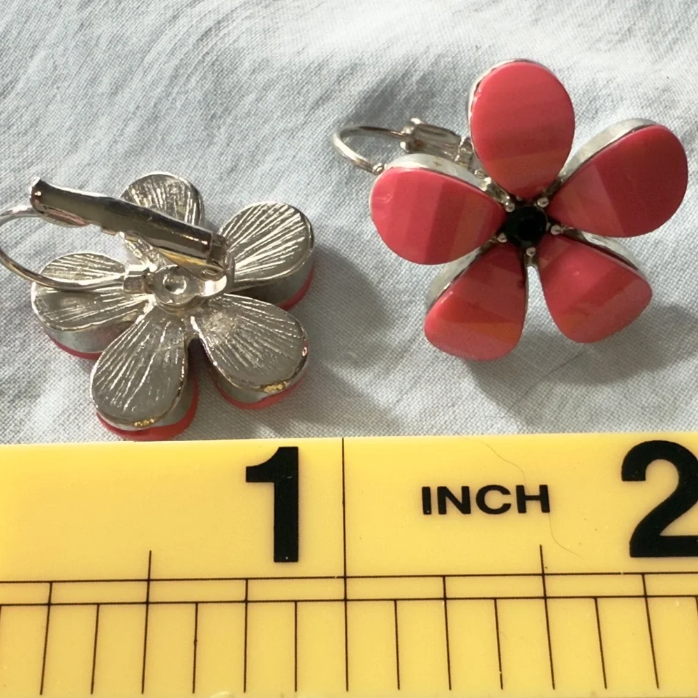Vintage earrings pink & silver tone flower pierced ears Women’s costume jewelry